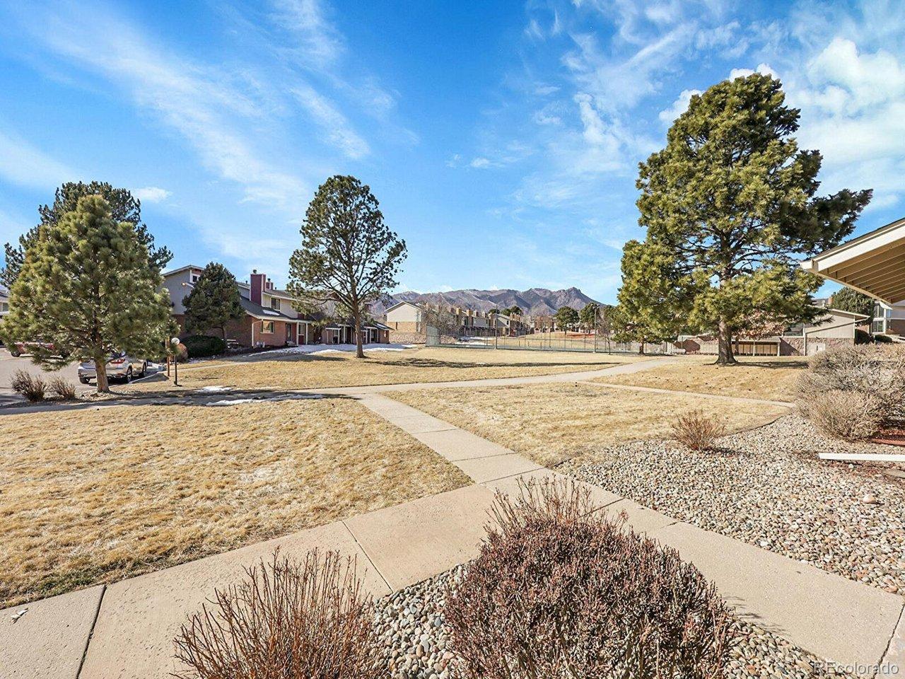 Image 2: Yard Image 2: Yard