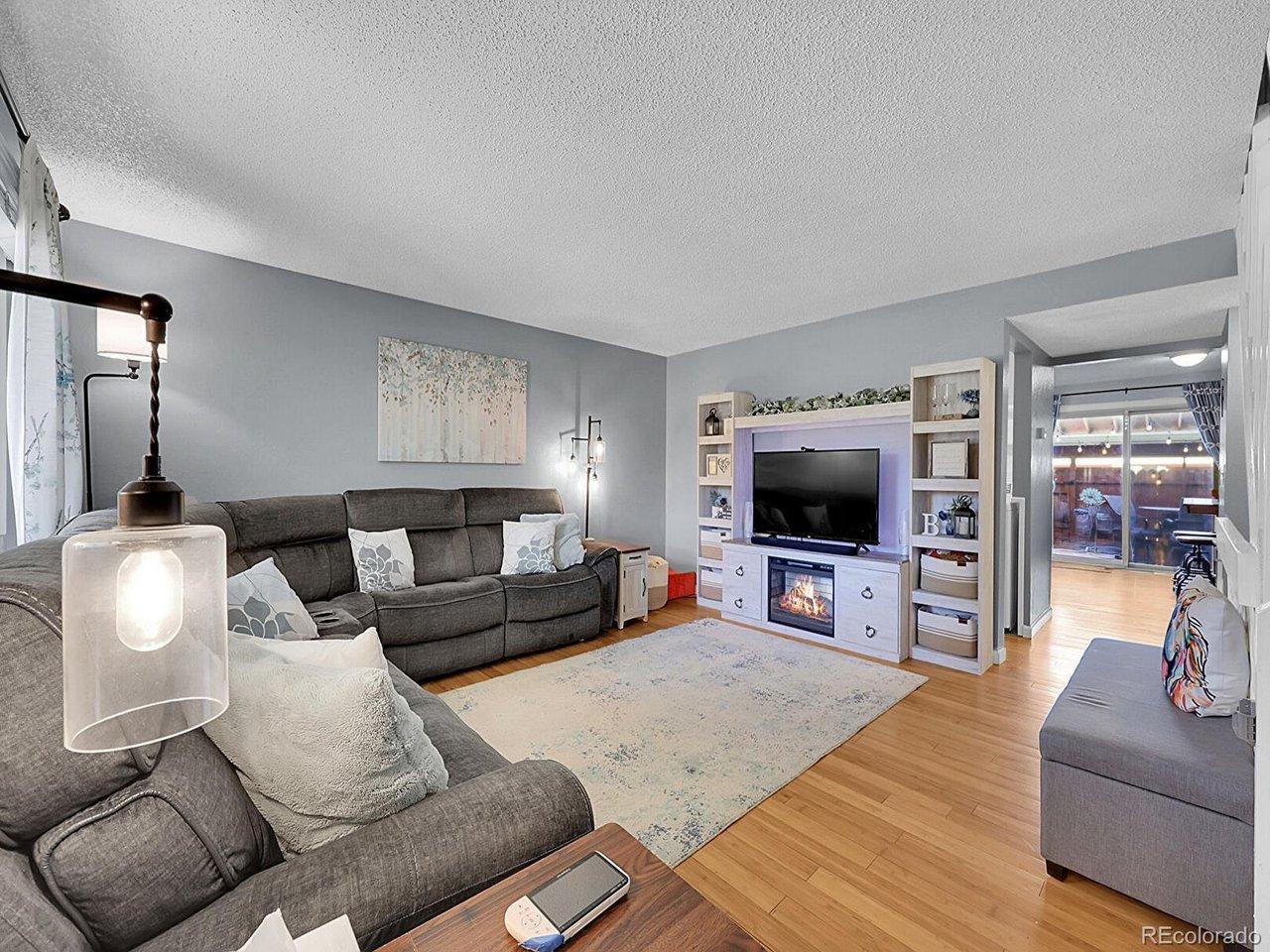 Image 4: Living Room Image 4: Living Room