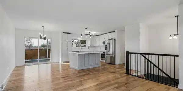 Image 3: Open floor plan