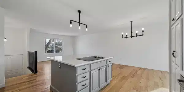 Image 4: Great for entertaining
