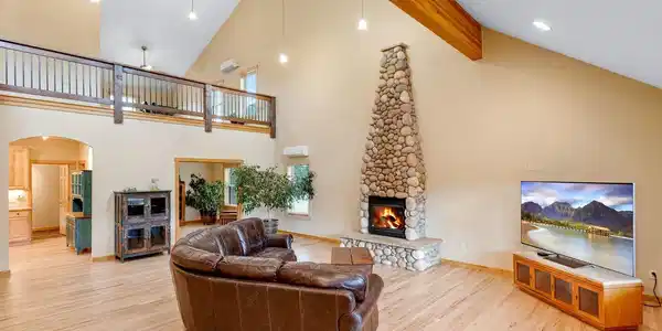 Image 3: Soaring vaulted ceilings with a gigantic loft in the great room. Image 3: Soaring vaulted ceilings with a gigantic loft in the great room.