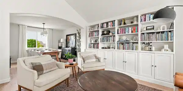 Image 4: Living room with vaulted ceilings and built-ins Image 4: Living room with vaulted ceilings and built-ins