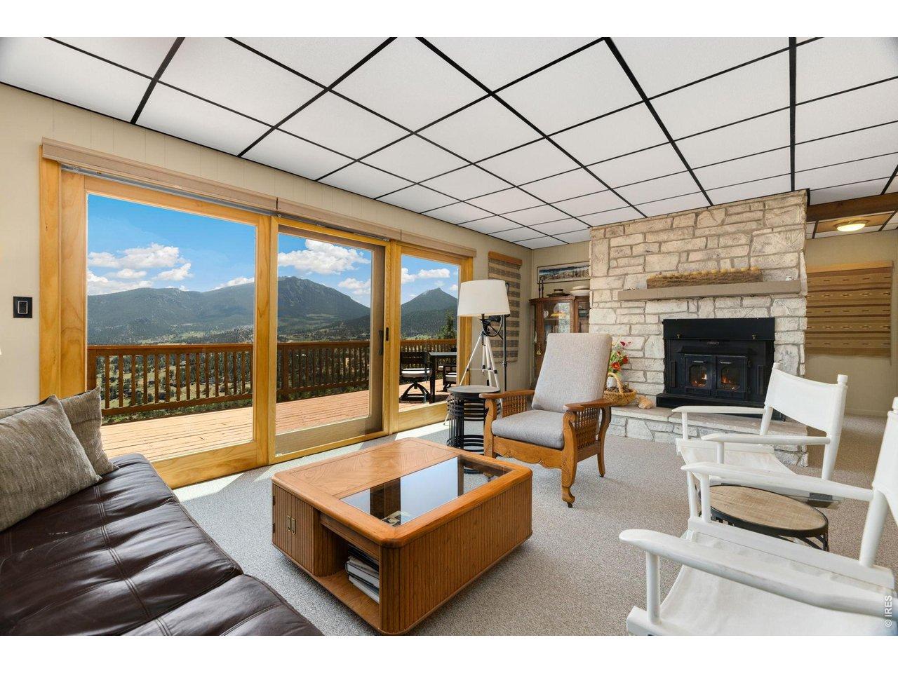 Image 2: Living room with Twin Sisters views