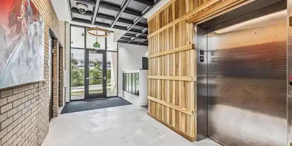 Image 2: Lobby / Elevator Image 2: Lobby / Elevator