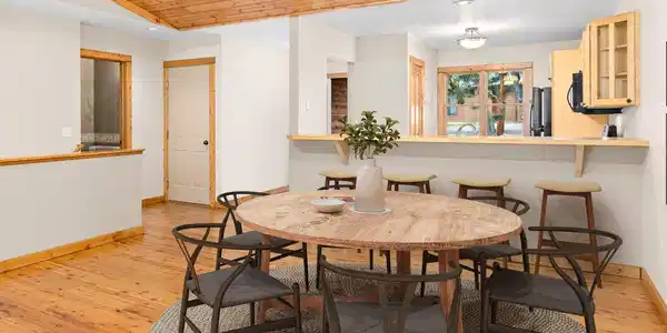 Image 4: Dining Area