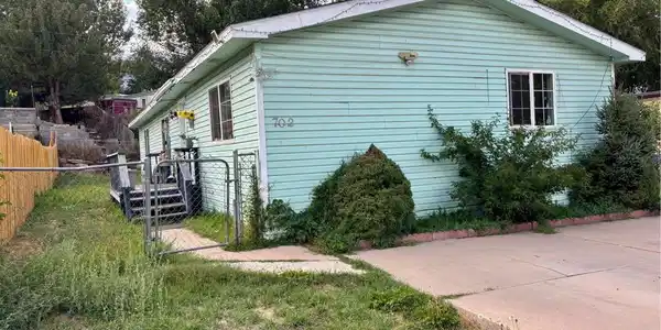 702 Lost Ln