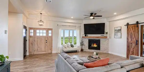 Image 4: Living Room Image 4: Living Room