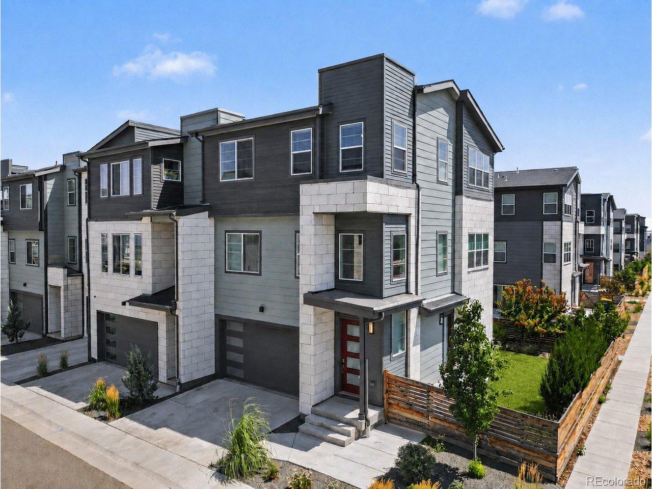 Image 1: End-Unit Townhome with Yard Image 1: End-Unit Townhome with Yard