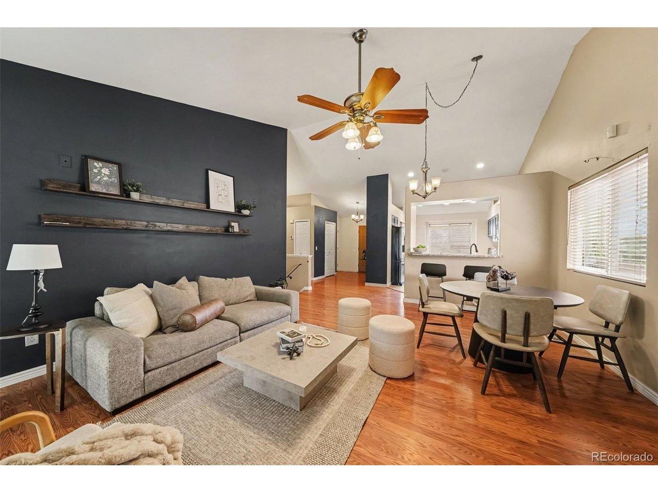 Image 1: vaulted ceilings Image 1: vaulted ceilings