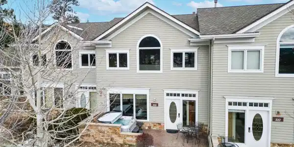 Image 2: 325 Overlook Ct is a Luxury Vacation Rental Image 2: 325 Overlook Ct is a Luxury Vacation Rental