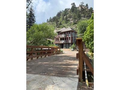 22 Artesian Dr