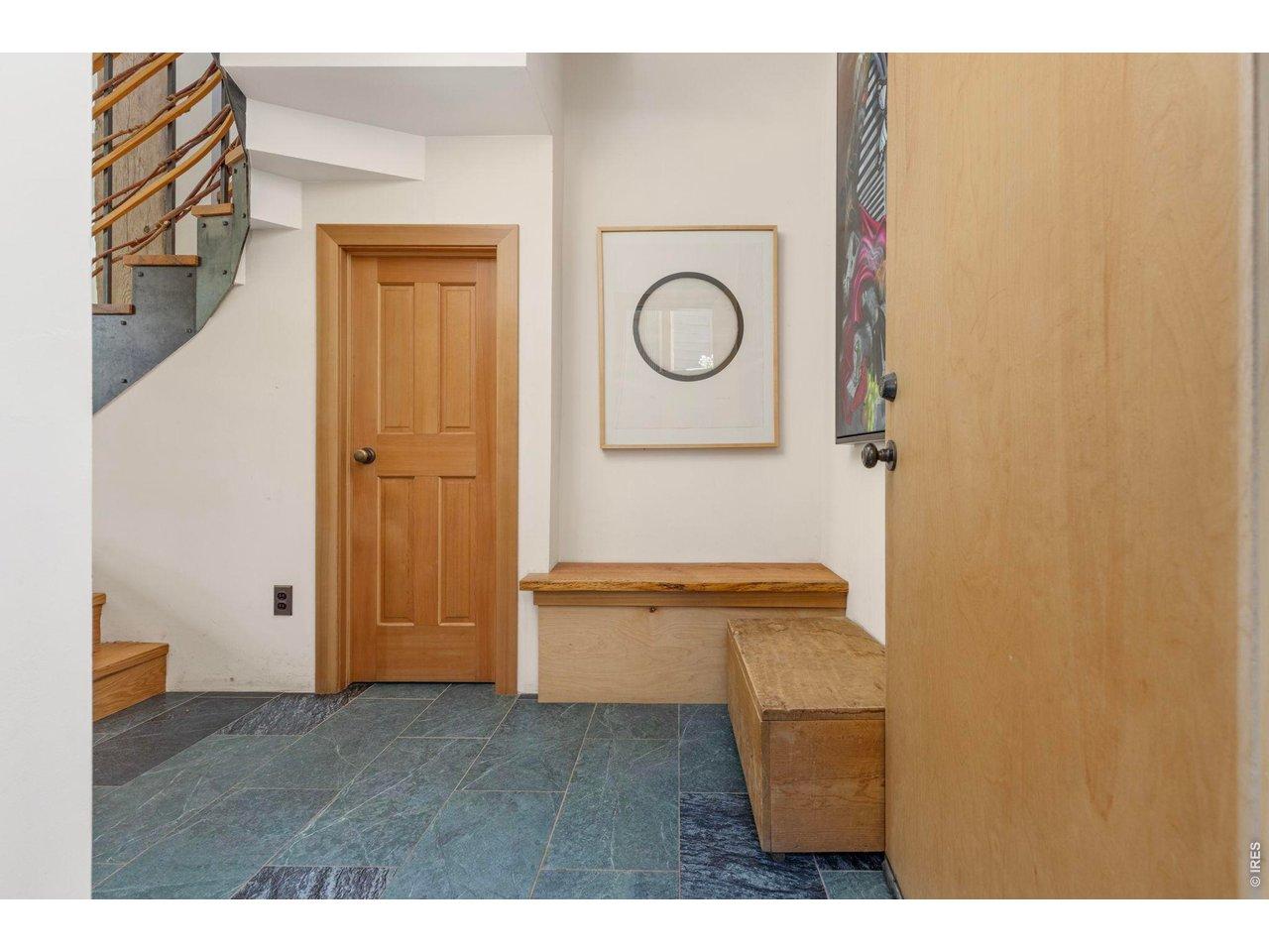 Image 4: Welcoming front entry Image 4: Welcoming front entry
