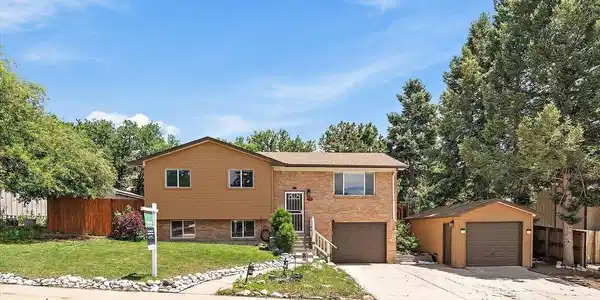30 Circle Dr