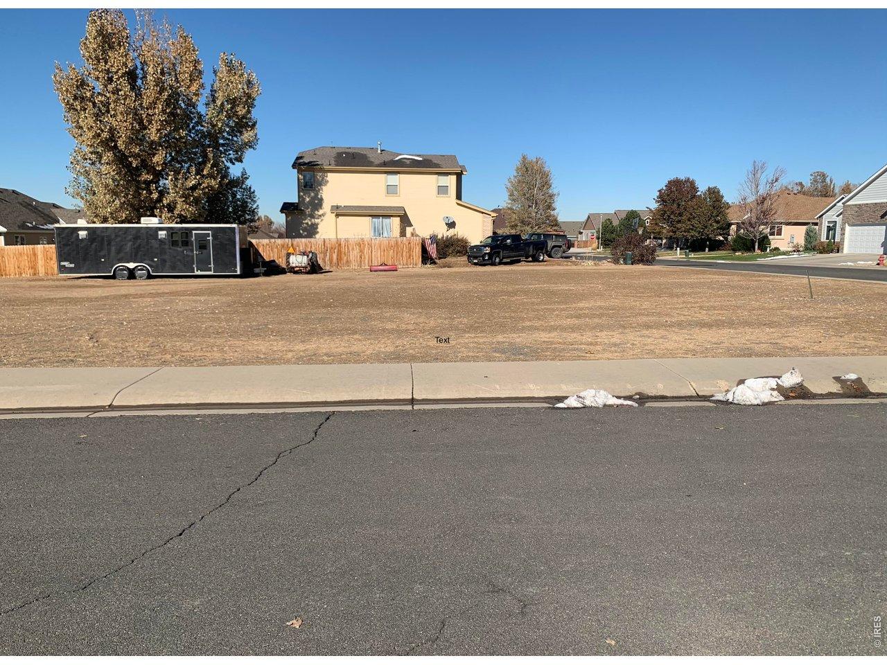 Image 2: Large corner lot