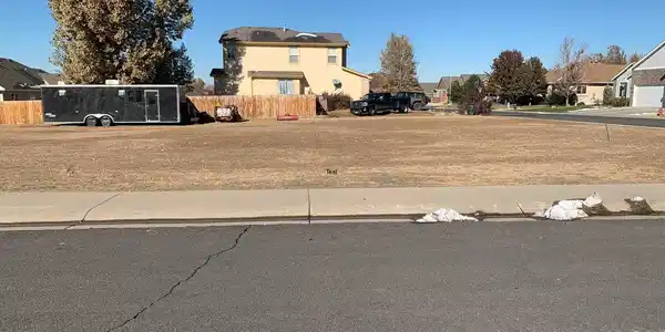 Image 2: Large corner lot