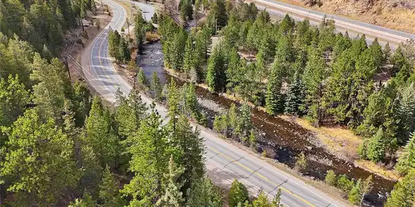 Image 4: Lot proximity to running water