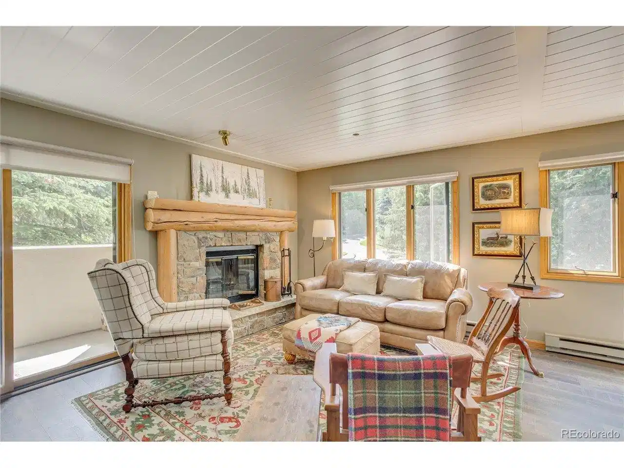 Image 1: Exquisitely Remodeled Corner Unit with Views Image 1: Exquisitely Remodeled Corner Unit with Views