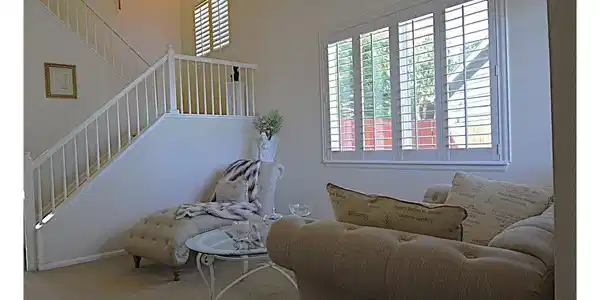 Image 4: Living Room & Stairs Image 4: Living Room & Stairs