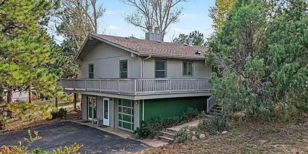 Image 2: Large parking area, beautiful yard, plenty of room to relax.