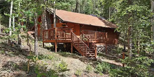 Image 3: Front of cabin Image 3: Front of cabin