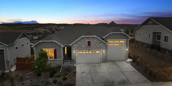 Image 2: Twilight front view Image 2: Twilight front view