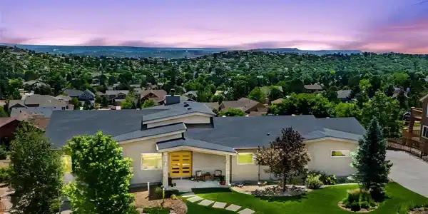 2385 Courtney Dr