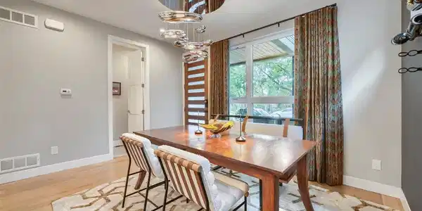 Image 3: Dining Area / Custom Lighting Image 3: Dining Area / Custom Lighting