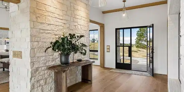 Image 4: Entry foyer Image 4: Entry foyer