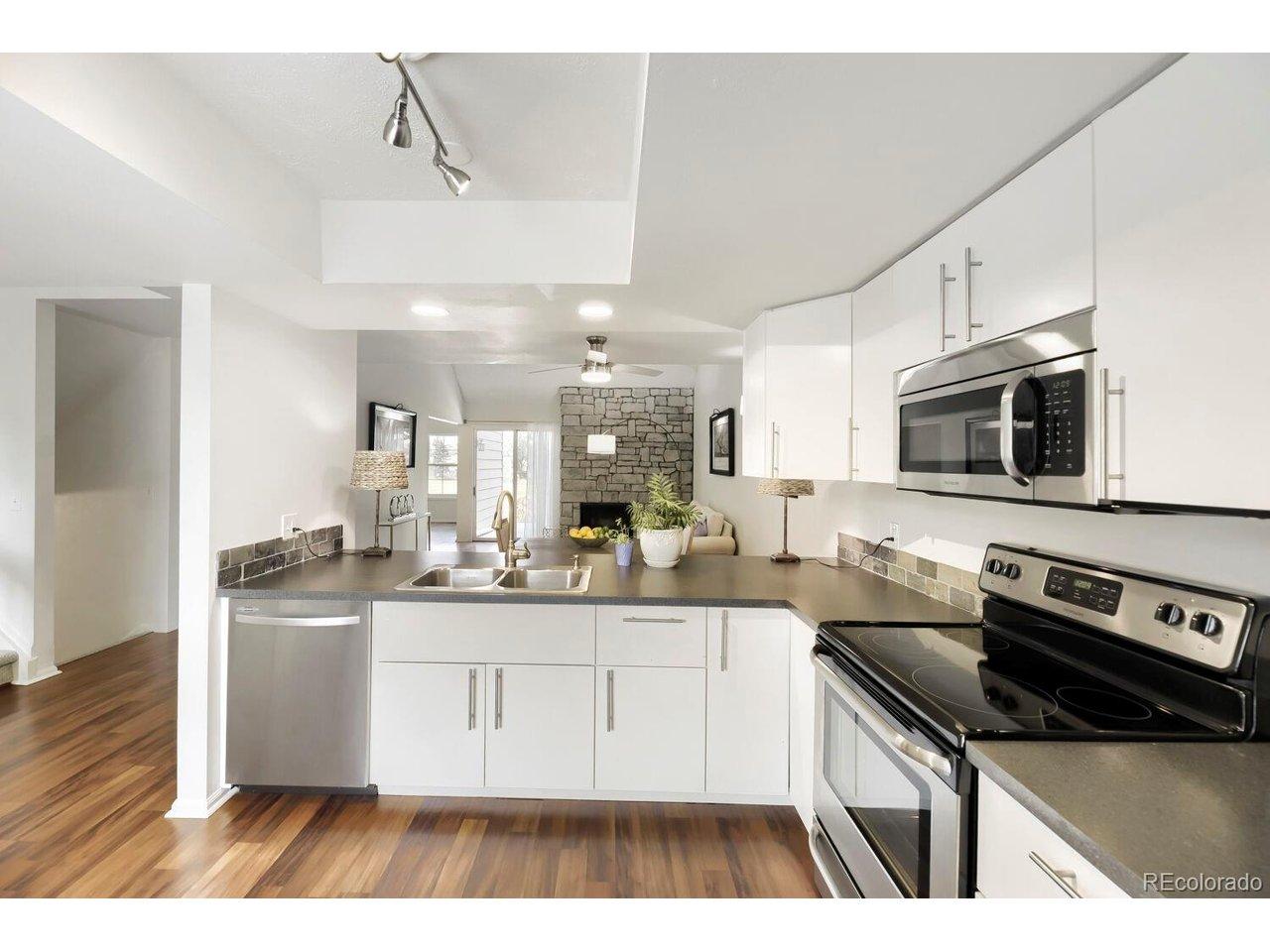 Image 4: Kitchen 2 - Immaculate appliances Image 4: Kitchen 2 - Immaculate appliances