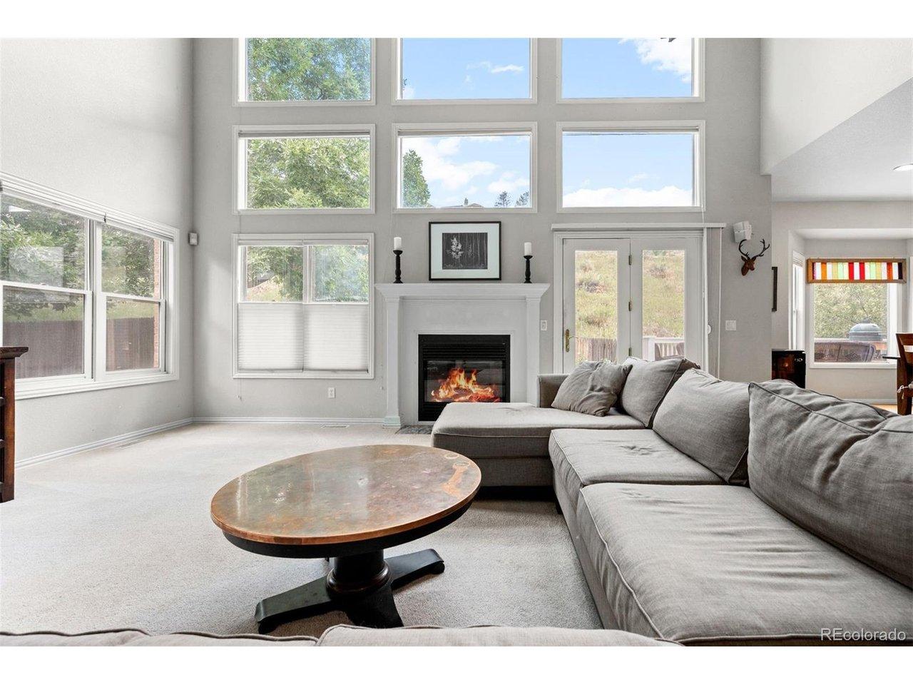 Image 4: Panoramic windows and warm daylight throughout