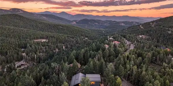 Image 3: Beautiful Colorado living Image 3: Beautiful Colorado living