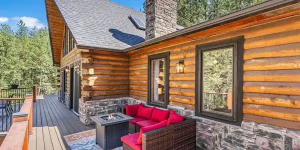 Image 3: 1200 square foot of outdoor enjoyment