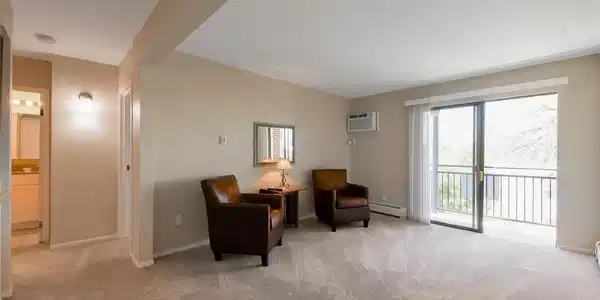 Image 3: Great light from sliding door off of living room