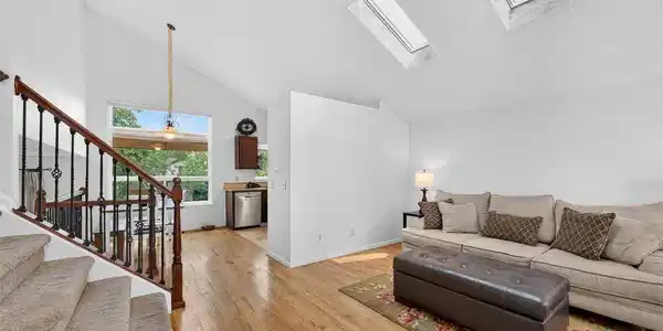 Image 4: Living Room Image 4: Living Room