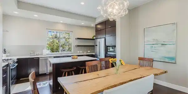 Image 2: Dining & Kitchen Image 2: Dining & Kitchen