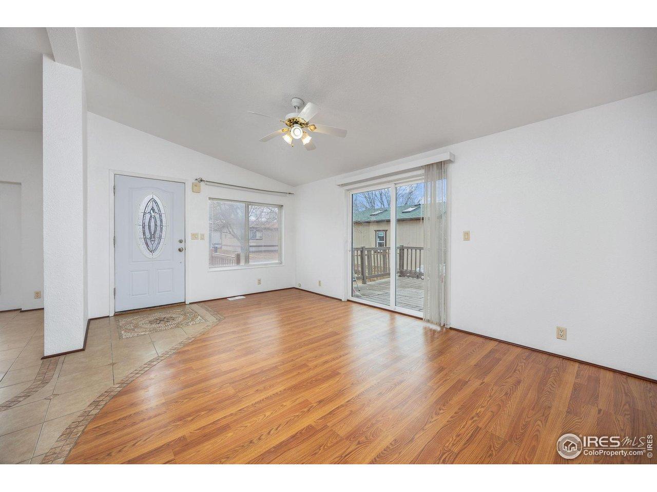 Image 4: Enter to vaulted ceilings, new wood flooring, new window coverings and tile work throughout Image 4: Enter to vaulted ceilings, new wood flooring, new window coverings and tile work throughout