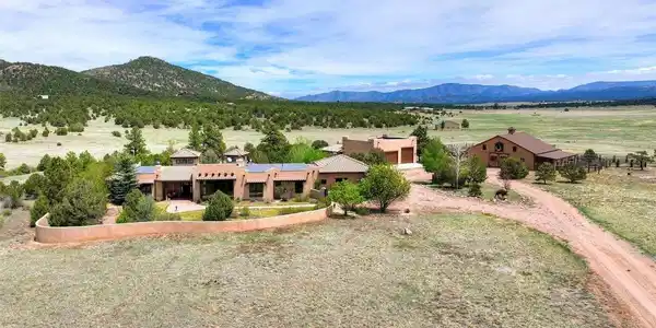 Image 3: Great front view of the home and its Southwestern design. Image 3: Great front view of the home and its Southwestern design.