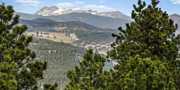 Image 4: Snow Capped Views Image 4: Snow Capped Views