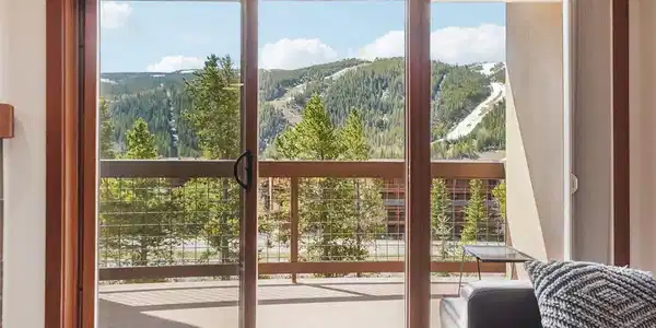 Image 4: 9' slider opens to a view of the Mountain Image 4: 9' slider opens to a view of the Mountain
