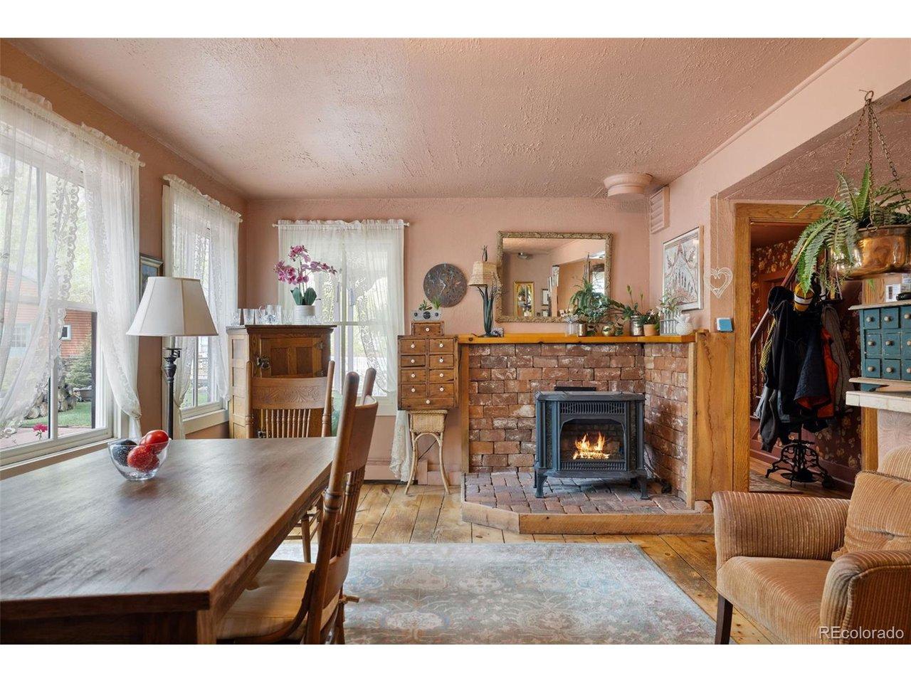 Image 4: Dining and Living