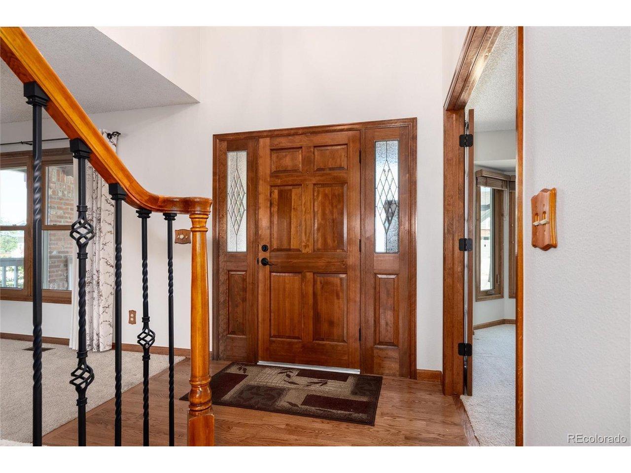 Image 4: Foyer