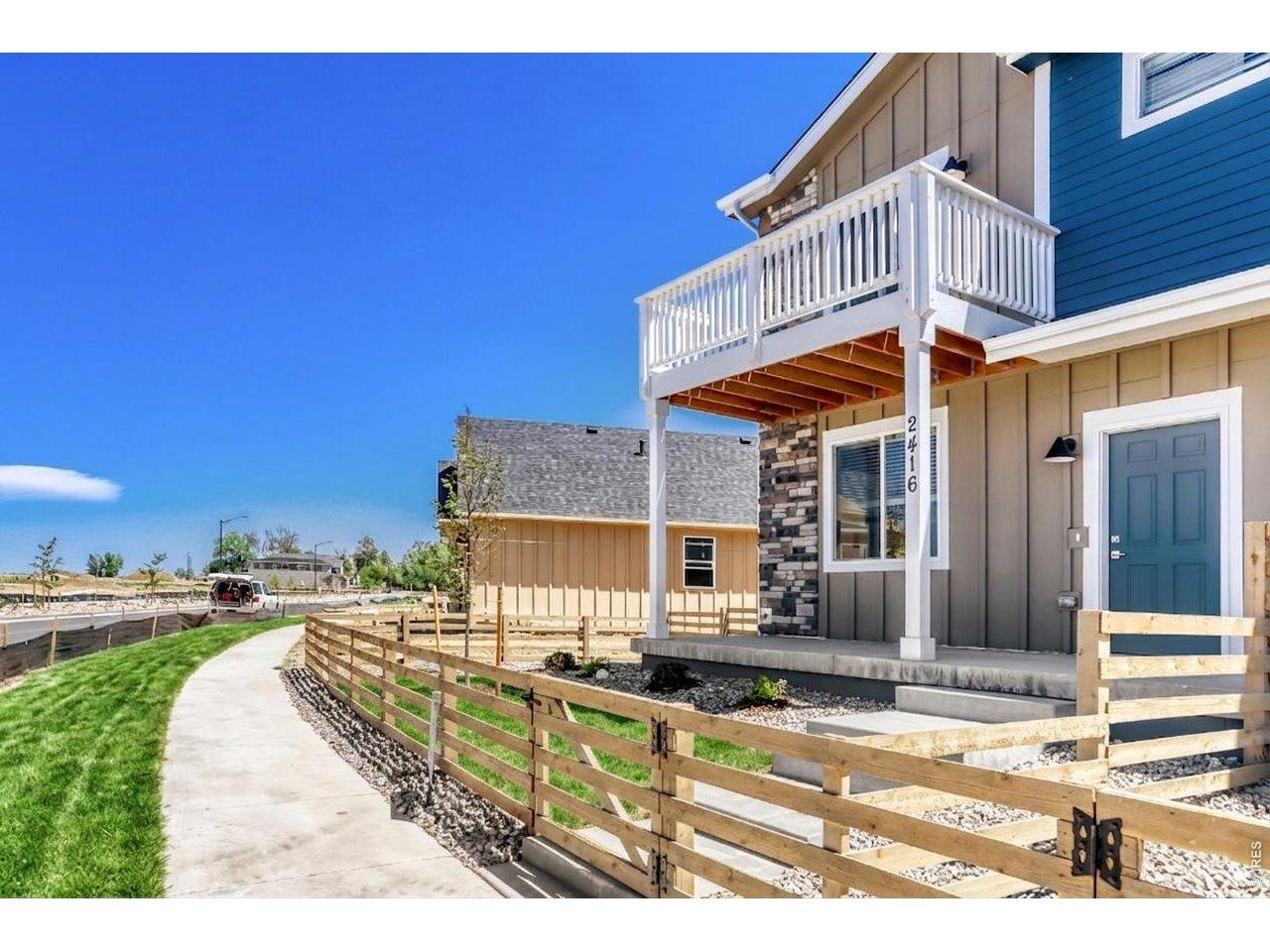 Image 3: Low maintenance, covered front patio Image 3: Low maintenance, covered front patio