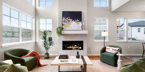 Image 3: high ceilings & gas fireplace