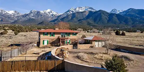 1552 Camino Real