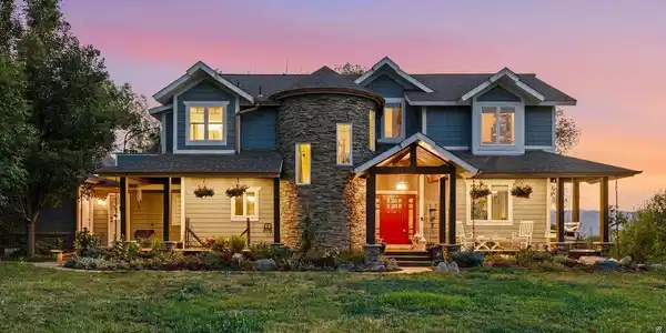 871 Bluebird Ln