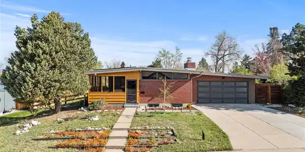 3035 E Maplewood