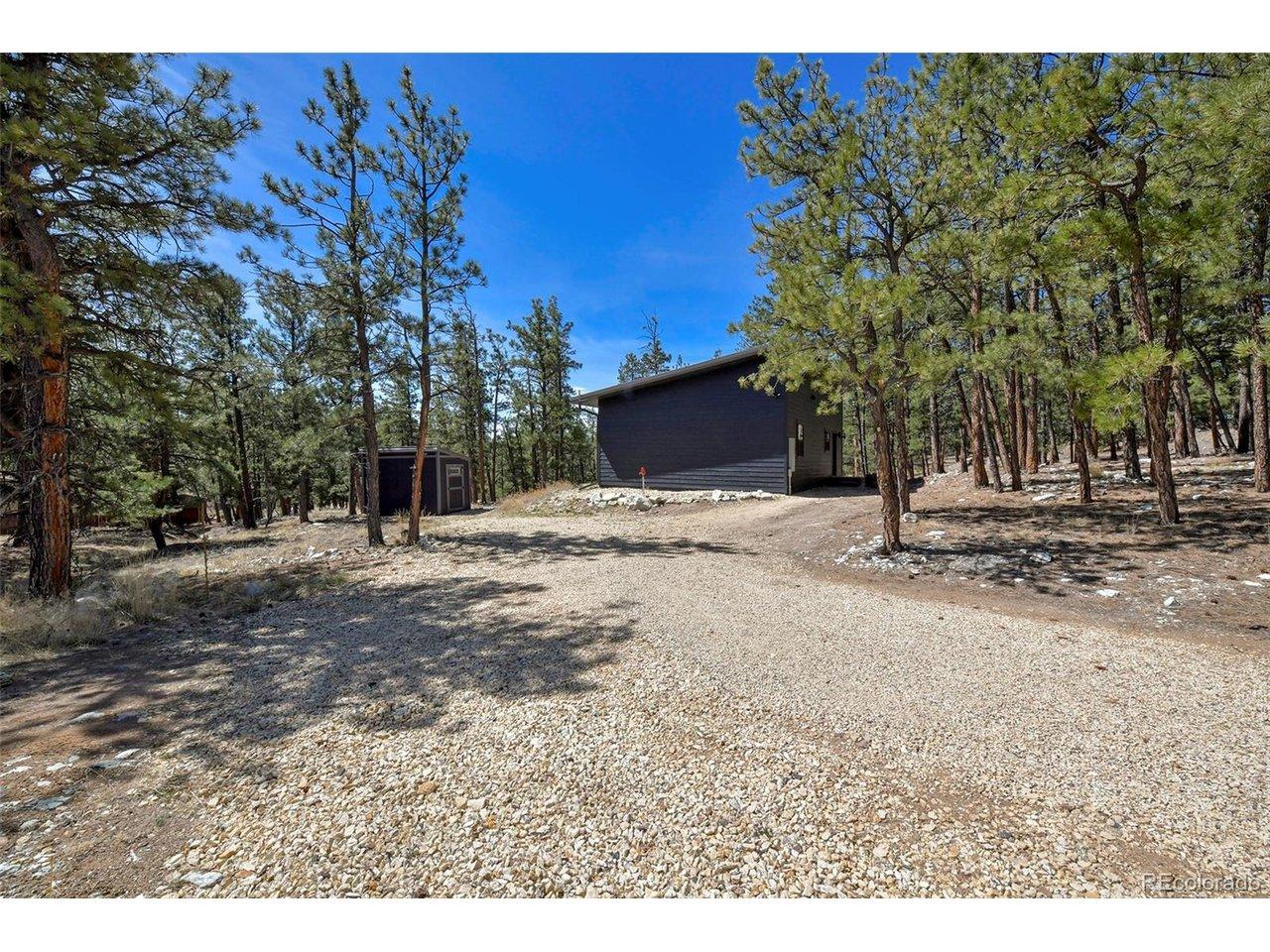 Image 4: Driveway and side of house