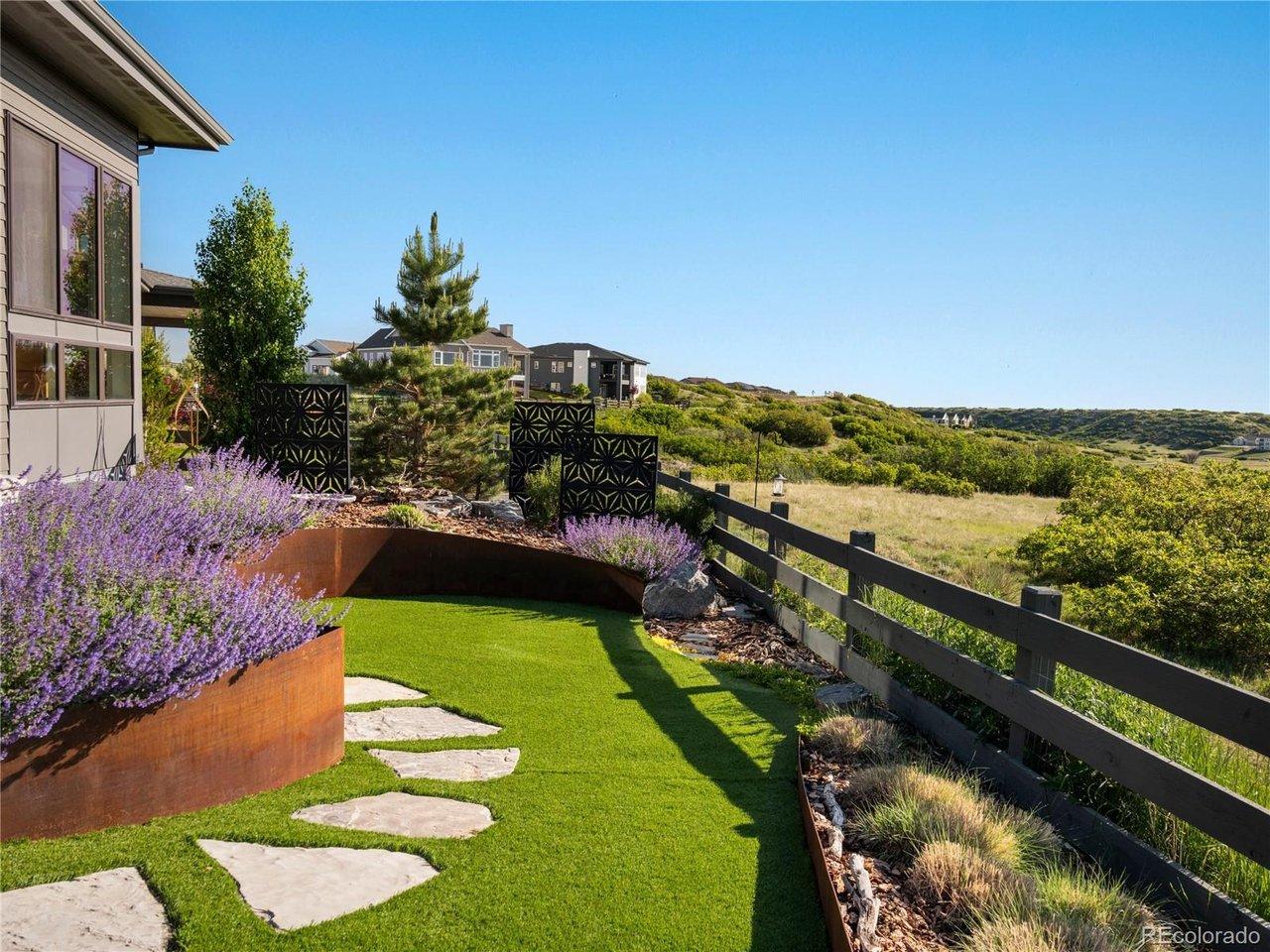Image 4: Rear exterior yard and view
