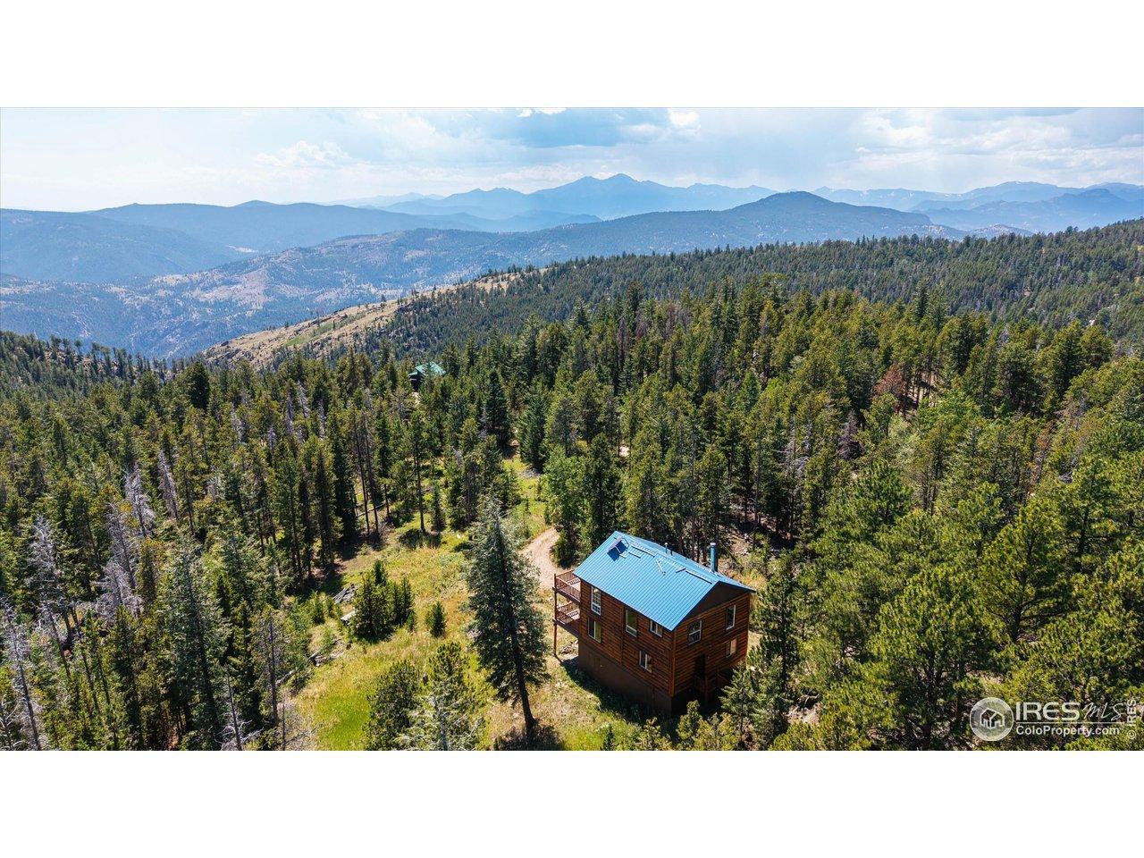 Image 1: A stunning mountain retreat surrounded by endless vistas Image 1: A stunning mountain retreat surrounded by endless vistas