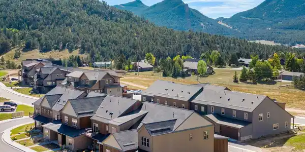 Image 4: Amazing location near Lake Estes and a short drive to town Image 4: Amazing location near Lake Estes and a short drive to town
